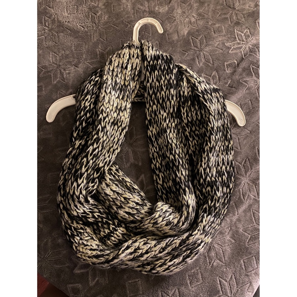 B&W infinity scarf